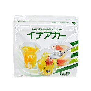 メーカー 伊那食品 原材料 カラギナン 9.3%、ローカストビーンガム 8.4%、塩化カリウム 2.6%、リン酸ニ水素カリウム 1.4%、クエン酸三ナトリウム 1.0%、乳酸カルシウム 0.8%、食品素材(寒天) 76・5% アレルゲン 25品目該当なし 内容量 1kg 保存方法 開封後は高温多湿を避け、冷暗所にて保管してください。 商品説明 イナアガーは、海藻から抽出した天然物を主原料として作られたゲル化剤です。 ゼラチンや寒天よりも透明感があり、食感もなめらかです。 また、ゼラチンのように冷蔵庫で冷却しなくても固まり、寒天のように長時間加熱しなくても良いため、簡単にゼリー類を作ることができます。 ■イナアガーの特長 ●動物性のゼラチンとは違い、海藻を主原料とする植物性ゼリーの素です。 ●凝固温度は35℃〜40℃ですので、常温で固まります。 ●お好みの果汁、洋酒などで、なめらかで口あたりの良いゼリーをつくれます。 ●出来上がりのゼリーは、透明感があり、夏期の常温でも型くずれしません。 ■基本的な使い方 1.イナアガーを水気のない容器の中で砂糖とよく混ぜます。 2.水の中へ、ダマにならないようにかき混ぜながら少しずつ入れます。 3.火にかけてかき混ぜながら溶かし、軽く沸騰させて火を止めます。 4.果汁などを加え、型に流し固めます。 ■用途 ゼリー、プリン、つやがけ等 ■ご注意ください ●酸味の強い食品と一緒に立てると、固まらなくなることがあります。 果汁、クエン酸など、酸味の強いものを使う場合は、火を止めてからすぐに加えてください。 ●40℃前後で固まりますので、果汁や牛乳などを多め(煮溶か水分量よりも多いとき)に加える場合は、人肌に温めてから加えてください。 ●ヨーグルトや乳酸飲料等を加える場合、分離を起こしたり固まりにくくなることがあります。 発送の目安 1〜4営業日以内　　 ※パッケージは変更されている場合が御座います。 内容の変更が無い場合は、お取替えのご対応は出来かねます。 ご了承下さい。