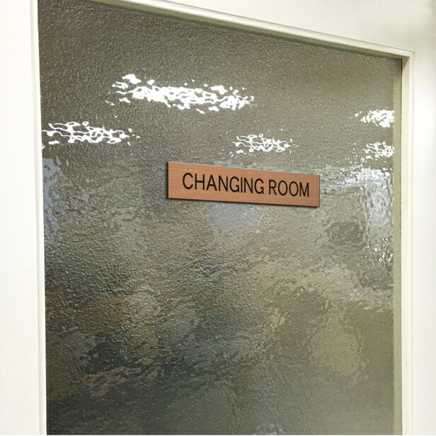 ドアプレート (CHANGING ROOM) 銅板風 ブロンズ おしゃれ ドアサイン 試着室 更衣...