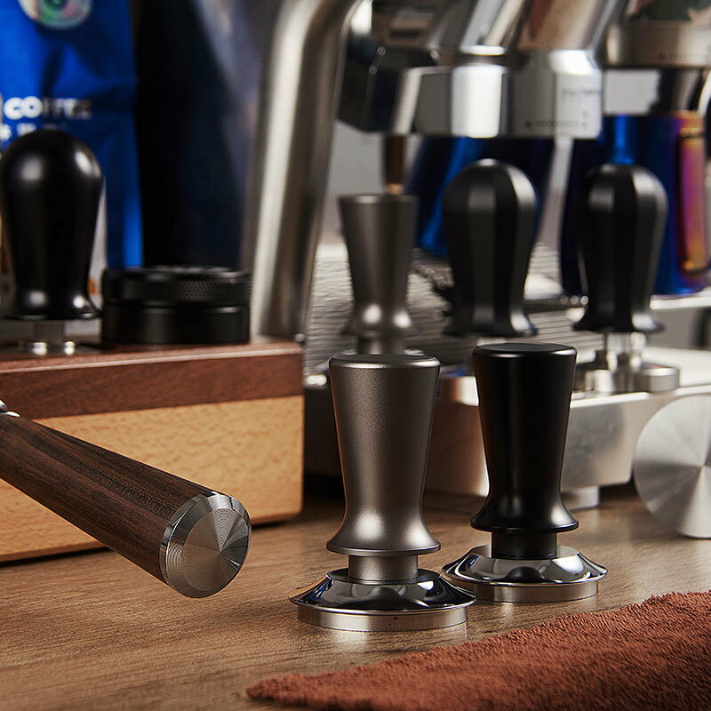エスプレッソ コーヒー タンパー 埋立圧器 バネ式 ステンレス製 バリスタ用スプリング式 30ポンド タン..