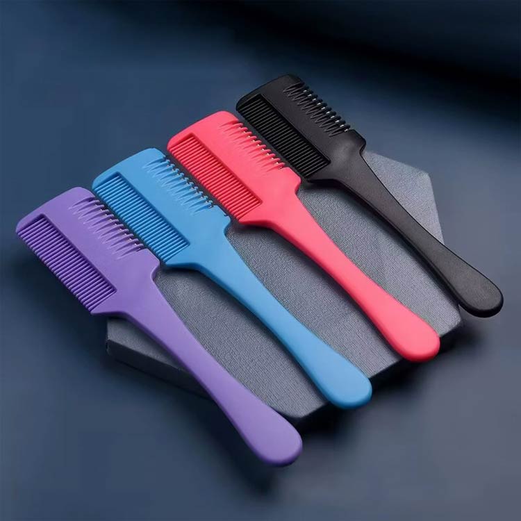 すきカミソリ セルフカットブラシ 前髪 ヘアカットくし ヘアカットコーム ヘアーカッター 刃30枚付き ..