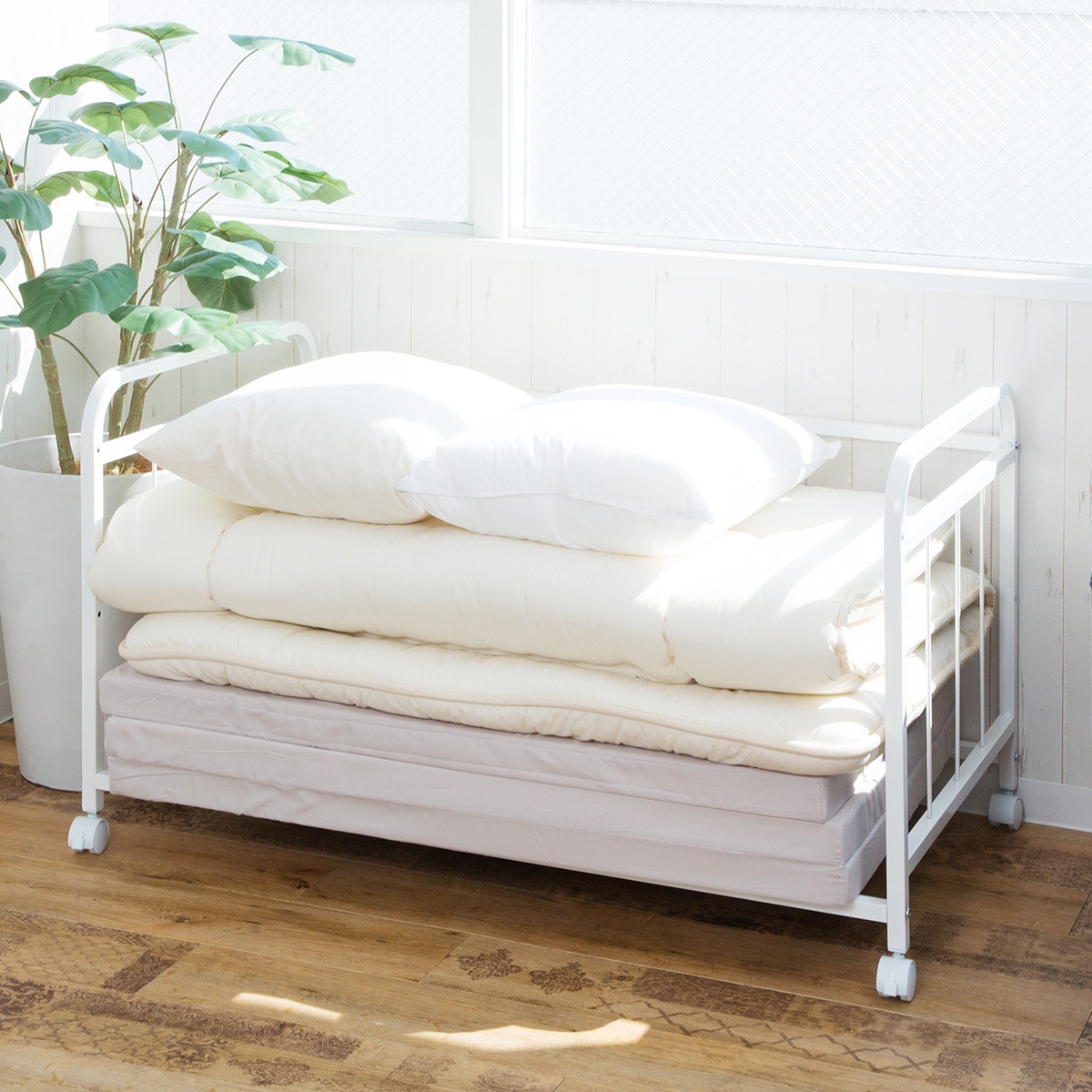 通気性に優れた布団収納ラック