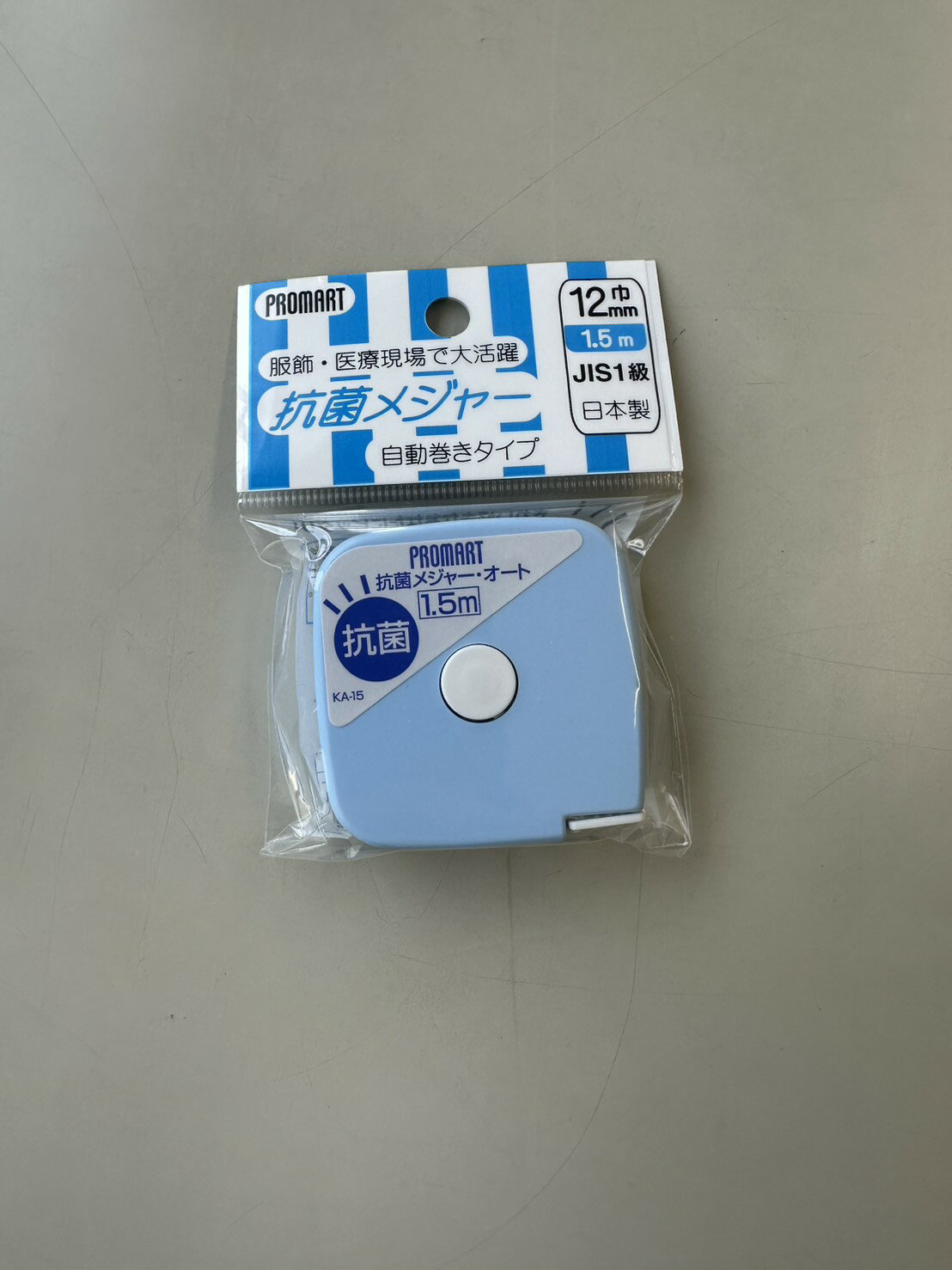 目盛が見やすいメジャーです。 巻き取りもワンタッチ。 ※掲載の写真と色やイメージが異なる場合がございます。