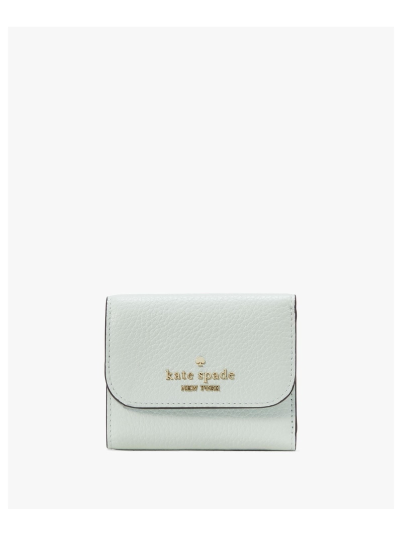 kate spade new york（ケイトスペードニューヨーク）レイラ スモール トリフォールド ウォレット使うほどにしっとりと手に馴染む柔らかなペブルレザーで仕上げたスモールトリフォールドウォレット。ミニバッグやポケットに収まるサイズながら、紙幣を折らずに収納できるコンパートメントやファスナー式の小銭入れ、手軽に開閉できるスナップボタンなど実用性に大変優れた設計です。型番：KG235-300-300-U KM2935【採寸】U/高さ8cm/底マチ3cm/幅9.5cm商品のサイズについて【商品詳細】フィリピン製素材：牛革、ぺブルレザーサイズ：U※画面上と実物では多少色具合が異なって見える場合もございます。ご了承ください。商品のカラーについて 【予約商品について】 ※「先行予約販売中」「予約販売中」をご注文の際は予約商品についてをご確認ください。■重要なお知らせ※ 当店では、ギフト配送サービス及びラッピングサービスを行っておりません。ご注文者様とお届け先が違う場合でも、タグ（値札）付「納品書 兼 返品連絡票」同梱の状態でお送り致しますのでご了承ください。 ラッピング・ギフト配送について※ 2点以上ご購入の場合、全ての商品が揃い次第一括でのお届けとなります。お届け予定日の異なる商品をお買い上げの場合はご注意下さい。お急ぎの商品がございましたら分けてご購入いただきますようお願い致します。発送について ※ 買い物カートに入れるだけでは在庫確保されませんのでお早めに購入手続きをしてください。当店では在庫を複数サイトで共有しているため、同時にご注文があった場合、売切れとなってしまう事がございます。お手数ですが、ご注文後に当店からお送りする「ご注文内容の確認メール」をご確認ください。ご注文の確定について ※ Rakuten Fashionの商品ページに記載しているメーカー希望小売価格は、楽天市場「商品価格ナビ」に登録されている価格に準じています。 商品の価格についてkate spade new yorkkate spade new yorkの財布財布・ポーチ・ケースご注文・お届けについて発送ガイドラッピンググッズ3,980円以上送料無料ご利用ガイドこの商品はセール商品のため返品・交換対象外です詳細はこちら &gt;&gt;