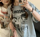 漫画風 イラスト Tシャツ 2色 半袖 トップス カットソー ダンス 衣装 ヒップホップ HIPHOP レディース メンズ ガールズ 白 ホワイト グレー ロゴ 外国 絵 本 ストリート 大きい ビッグ 個性的 服 おしゃれ かっこいい コミカル 外人 カラフル