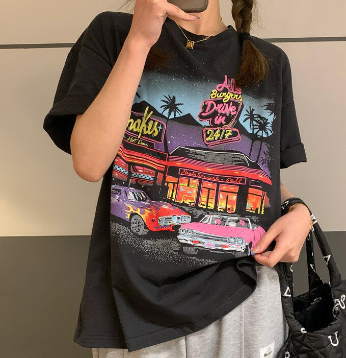 レトロ　プリント　Tシャツ　2色　半袖　トップス　カットソー　黒　ブラック　グレー　ダンス　衣装　ヒップホップ　HIPHOP　レディース　メンズ　ガールズ　大きい　ビッグ　車　旧車　カー　ロゴ　カラフル　蛍光色　ストリート　服　デザイン　夜景　風景　外国　奇抜