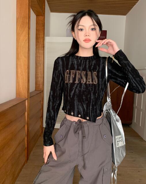 乐天商城 - 3色　ロゴ　トップス　カットソー　長袖　ショート丈 短め　短い　セクシー　人気　 レディース　ガールズ　ストリート　春　秋　冬　韓国ファッション 送料無料
