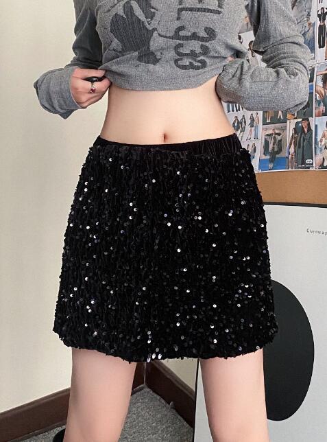 樂天商城 - キュロット　スカパン　2色　キラキラ　黒　ブラック　シルバー　ミニスカ　ミニ　膝上　ひざ丈　ハイウエスト　ダンス　衣装　ヒップホップ　HIPHOP　レディース　ガールズ　ストリート　セクシー　ステージ　奇抜　派手　個性的
