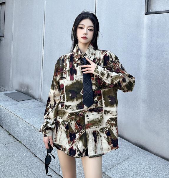 乐天商城 - 「ネクタイなし」　柄シャツ 総柄 　長袖　 ビッグシルエット ゆめかわいい 奇抜 派手　前開き　 トップス ダンス 衣装 ヒップホップ コスチューム 韓国ファッション 大きいサイズ 個性的 服 原宿系　オーバーサイズ レディース　メンズ ユニセックス きれいめ