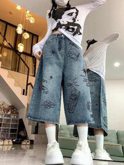 乐天商城 - 総柄　落書き　デニム　ズボン　ボトムス　パンツ　ジーンズ　ジーパン　半ズボン　膝上　ワイド　太い　シンプル　ダンス　衣装　ヒップホップ　HIPHOP　レディース　ガールズ　ストリート　奇抜　派手　韓国　ビッグ　大きいサイズ