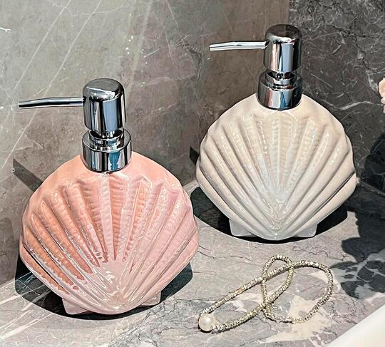 貝殻 シェル ソープディスペンサー 陶器 詰め替え容器 詰め替え ボトル ホルダー 韓国 雑貨 インテリア 北欧 おしゃれ 洗面所 ハンドソープ 容器 収納 大容量 ソープ ポンプ ソープボトル かわいい 液体 食器用洗剤 プレゼント