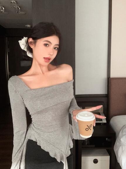 乐天商城 - アシンメトリー　フレア袖　トップス　カットソー　長袖　Tシャツ　着痩せ　セクシー　レディース　ガールズ　ストリート　個性的　奇抜　派手　韓国　おしゃれ