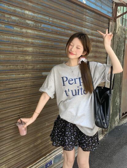 乐天商城 - ロゴ　プリント　半袖　トップス　カットソー　Tシャツ　シンプル　長め　レディース　ガールズ　ストリート　個性的　奇抜　韓国　おしゃれ　可愛い