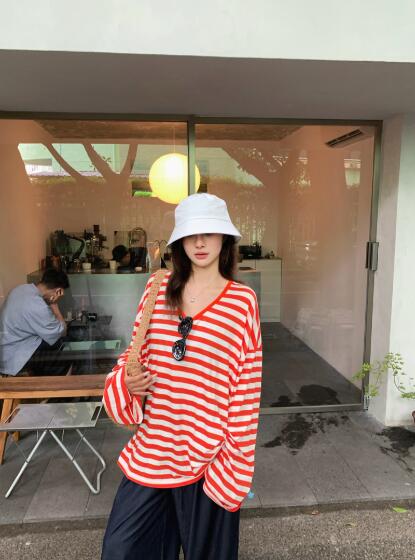 乐天商城 - Vネック　ボーダー柄　肩出し　トップス　カットソー　Tシャツ　長袖　フレア袖　レッド　赤　白　ホワイト　シンプル　セクシー　ゆったり　ダンス　衣装　ヒップホップ　HIPHOP　レディース　ガールズ　ストリート　韓国　おしゃれ　可愛い　カジュアル