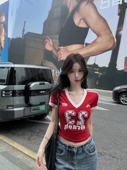 樂天商城 - トップス レディース カットソーtシャツ ロゴ ナンバー 星柄 ライン 短い 短め Vネック着痩せ スリム ダンス 衣装 練習着 運動着 ヒップホップ HIPHOP