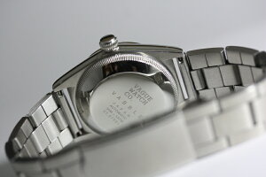 ヴィンテージ・デザインのVAGUEWATCHCo.【ヴァーグ・ウォッチ・カンパニー】Vabble【ヴァブル】腕時計/ドミノピザ風コラボデザイン/バブルバック・デザイン