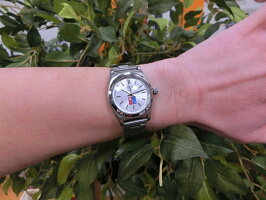 ヴィンテージ・デザインのVAGUEWATCHCo.【ヴァーグ・ウォッチ・カンパニー】Vabble【ヴァブル】腕時計/ドミノピザ風コラボデザイン/バブルバック・デザイン