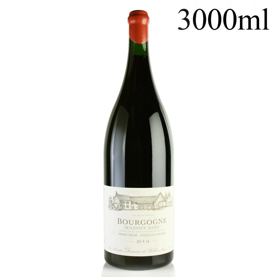 Bourgogne Rouge Maison Dieu Vieilles Vignes 2009 1978年に父ジェラール・ポテルが取得した畑で、ドメーヌで最も高い樹齢を誇る。このブルゴーニュ・ルージュ用区画はポマール村に位置し、1928年に植樹されたもの。セレクション・マサルで選抜されたこのブドウは、非常に濃縮度の高い小さな果粒を産み出し、常にバランスのとれたワインとなる。1992年からビオロジックを採用しており、この栽培法がより高い品質をもたらしてくれるという指標となっている。早熟な区画ではあるが、ブドウの成熟度が最大限に高まるまで待ち、9 月半ばに収穫。100%除梗し、足を使ったピジェアージュを行い、軽くルモンター ジュ。2年樽で熟成。 2009年9月10日に収穫。キュヴェゾンは計24日、新樽率0%。 生産者ドメーヌ ド ベレーヌDomaine de Belleneワイン名ブルゴーニュ ルージュ メゾン デューBourgogne Rouge Maison Dieuヴィンテージ2009容量3000ml 古木を重視し、テロワールを反映した自然でピュアなワイン造り ドメーヌ ド ベレーヌ Domaine de Bellene 有名なワインメーカーであるニコラ・ポテルは、自身の「ドメーヌ・ド・ベレーヌ」、ネゴシアンビジネスの「メゾン・ロッシュ・ド・ベレーヌ」、さらに完成したワインの特別監修コレクションである「コレクション・ベレナム」などを立ち上げ、比較的短期間のうちにブルゴーニュを代表するワインメーカーとしての地位を確立しました。研ぎ澄まされたテイスティング技術と豊富な人脈ポテルは、ヴォルネイの家族経営のドメーヌ「ラ・プス・ドール」で育ち、キャリアのほとんどをブルゴーニュで過ごしてきたため、人脈も豊富です。また、ブルゴーニュのジョルジュ・ルーミエ、オーストラリアのモス・ウッド、カリフォルニアのトム・デリンガーで培った膨大な経験を持つニコラは、ブルゴーニュにおいて最も知識豊富なワインメーカーの一人となっています。父親と共にラ・プス・ドールで働き、その後、ニコラ・ポテルを立ち上げ、ネゴシアンとして成功を収め、2005年にそれを売却し、ドメーヌ・ド・ベレーヌを設立し、ヴォーヌ・ロマネ、ニュイ・サン・ジョルジュ、ボーヌ、サヴィニー、ヴォルネイを含むコート・ドール全域で借地も含め22haのブドウ畑（多くは樹齢50年以上）を所有しています。 ドメーヌ ド ベレーヌ一覧へ