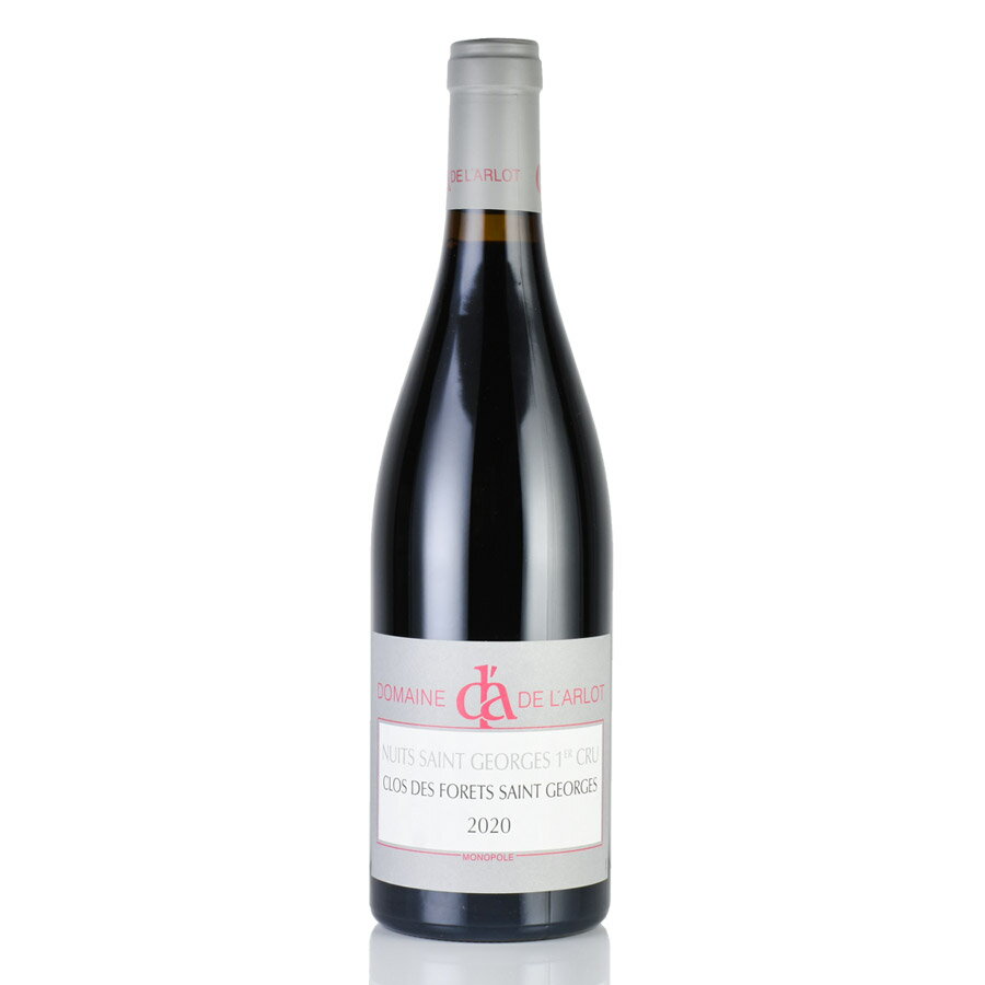 Domaine de l'Arlot Nuits Saint Georges Clos des Forets Saint Georges こちらの赤ワインはニュイ・サン・ジョルジュの畑のアイデンティティを見事に表現しています。香りは、カシスとブラックベリーにスパイス、甘草、皮革、ブラッドオレンジの濃い香りが加わった複雑なブーケを持ち、味わいは濃密で力強いです。引き締まった骨格とタンニンが印象的で、熟成と共に、エレガンスが現れます。一級畑クロ・デ・フォレ・サン・ジョルジュは、面積7.2haのドメーヌ・ド・ラルロが所有するモノポール畑で、畑の位置はオスピス・ド・ニュイが単独所有するレ・ディディエを挟んでニュイ・サン・ジョルジュ最高の一級畑レ・サンジョルジュと横並びに位置します。土壌は深く、シルトと粘土で構成される緩斜面となっており、ニュイ南部で特徴的な力強い濃厚なワインが造られます。さらに、区画内で高度差が35mもあり、それぞれ異なるブドウが出来るのが最大の特長です。丘の上部から取れるブドウからはエネルギッシュさ、中部からは円みや豊満さ、下部からはフィネスが与えられます。同一畑で同生産者がこういった、特殊なテロワールを持つブドウを手に入れる事はとても稀で、ここにモノポールの強みがあります。もちろん、モノポールだからといってこれほどのテロワールが異なる区画は極めて稀で、ラルロならではと言えるでしょう。この強みを最大限生かすために、それぞれの高低差のある区画を分けて収穫し、それらを分けて醸造します。それぞれの区画からの葡萄だけでも質の高いワインが出来ますが、最終的にそれらをブレンドし、ひとつのキュヴェとしてリリースします。そうすることで、単一区画だけでは表現できなかった味わいの奥深さや複雑性、テロワールの偉大さを表現しています。 濃密かつエレガントな味わいのクラシックなニュイ 全房発酵43％のクロ・デ・フォレ・サン・ジョルジュは、ダークフルーツ、プラム、土っぽいアロマ。リッチでエネルギッシュ、シームレスな味わい。 生産者ドメーヌ ド ラルロDomaine de l'Arlotワイン名ニュイ サン ジョルジュ クロ デ フォレ サン ジョルジュNuits Saint Georges Clos des Forets Saint Georgesヴィンテージ2020容量750ml解説パーカーポイント: (90-92)点予想される飲み頃：N/AThe 2020 Nuits-Saint-Georges 1er Cru Clos des For&ecirc;ts St Georges opens in the glass with scents of cherries, cassis and plums. Full-bodied, rich and concentrated, it's a broad shouldered, muscular wine with a deep core of fruit and a notable payload of rich, powdery tannins. This is a rather chunky, blocky Clos des For&ecirc;ts that is more impactful than elegant at this early stage.(The Wine Advocate, Jan 21, 2022) 変化の中に、伝統を継承するニュイ・サン・ジョルジュのPetit DRC ドメーヌ ド ラルロ Domaine de l'Arlot ドメーヌ・ド・ラルロは、1987年に、アクサ・ミレジム（保険会社）がジャン・ピエール・ド・ソメ氏と共同でドメーヌ・ジュール・ベランから、クロ・ド・ラルロ(4.0ha)、クロ・デ・フォレ・サン・ジョルジュ(7.20ha)の2つのモノポールと、クロ・デュ・シャポー(1.55ha)を買ったことがきっかけで始まりました。ニュイ・サン・ジョルジュから南に2km程に位置するプレモーにドメーヌを構えています。ジャン・ピエールは、ドメーヌ・デュジャックの創設者であるジャック・セイス氏に師事していたため、ドメーヌ創設当時から、デュジャックの影響を多く受けていました。その後、1991年にはヴォーヌロマネ・レ・スショ（0.85ha）、ロマネ・コンティと道を挟んですぐ向かい側のロマネ・サン・ヴィヴァン（0.25ha）を購入し現在約14haのブドウ畑を所有しています。ブドウ畑は2000年から部分的に、2003年からは完全にビオディナミが導入されており、テロワールをワインの味わいに生かすことが重視されています。ジャン・ピエール氏の後、オリヴィエ・ルリシュ氏や、さらにドメーヌ・ド・ラルロの名声を高めたジャック・デヴォージュ氏（現在のドメーヌ・ランブレイの醸造責任者）などの素晴らしい醸造家に受け継がれた後、現在は厳しい選考の末、メゾン・アレックス・ガンバルで醸造責任者を勤め、フィリップ・コランやクレール・ノダンで修業していたジェラルディンヌ・ゴド女史がテクニカル・ディレクターとして2014年から起用されています。2014年の醸造はジャック氏がジェラルディンヌ氏と合同で行った、ドメーヌ・ド・ラルロの中でも唯一無二のヴィンテージとなっています。彼女はブルゴーニュ出身の微生物学者兼エノロジストで、前任者のジャック氏やアクサの責任者も彼女しかいないと太鼓判を押したほどの逸材です。約30年間の間に様々な変遷があったドメーヌ・ド・ラルロですが、テロワールを最大限に引き出す作り方はどの時代も共通しているため、どの時代のワインにもエレガントなスタイルが継承されています。 ドメーヌ ド ラルロ 一覧へ