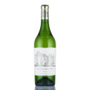 生産者シャトー オー ブリオンChateau Haut-Brionワイン名シャトー オー ブリオン ブランChateau Haut-Brion Blancヴィンテージ2019容量750ml解説パーカーポイント: 94点予想される飲み頃：2021 - 2041The 2019 Haut-Brion Blanc is richer and rounder than its stablemate across the street, bursting with aromas of peaches, citrus zest, ripe orchard fruit, pastry cream and white flowers. Full-bodied, broad and textural, it's ample and enveloping, with a demonstrative core of fruit, lively acids and a long, saline finish.(April 2022 Week 1, The Wine Advocate, 8th Apr 2022) グラーヴ地区唯一の1級 シャトー オー ブリオン Chateau Haut-Brion 5大シャトーの中で唯一グラーヴ地区からメドック1級に格付けされているシャトー・オー・ブリオン。シャトーには500年以上の歴史があり、創始者であるジャン・ドゥ・ポンタック以降、数々のオーナーの手に渡るなかで、シャトーは限りない発展を遂げてきました。1934年にアメリカのディロン家が所有してからは、最先端の技術が採用され、より品質を高めています。エレガントで香り高く、柔らかみがあるため、他の5大シャトーに比べて親しみやすいスタイルです。 シャトー オー ブリオン 一覧へ