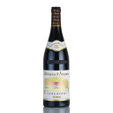 Cote Rotie Chateau d'Ampuis 1995年に購入したギガル社の新たな本拠地、シャトー・ダンピュイの名を冠して、同年のヴィンテージからリリースされた。モカ系の複雑な風味に重層的で集中力のある味わいが愉しめるワインは、ギガル社のグレードの高さが十二分に納得できるもの。 生産者ギガルE.Guigalワイン名コート ロティ シャトー ダンピュイCote Rotie Chateau d'Ampuisヴィンテージ2018容量750ml解説パーカーポイント: 95+点予想される飲み頃：2022 - 2040Smoky, briary and complex, the 2018 Cote Rotie Chateau d'Ampuis spent 38 months in new oak, yet it still exudes notes of blackberries and blueberries, testament to the wine's ample concentration. It's full-bodied and rich yet silky and long, with hints of mocha and brown sugar appearing on the finish. It's another beautiful vintage of this cuv&eacute;e, which combines fruit from seven different parcels (three on the Cote Blonde and four on the Cote Brune).(The Wine Advocate, Feb 11, 2022) 新たな挑戦を続けるローヌの盟主 ギガル E.Guigal ・ギガルの誕生ギガル社の創業は戦後間もない1946年のこと。その後、わずか半世紀にして北部ローヌ有数の生産者へと大きく成長しました。「ギガルの三つ子の兄弟」と俗に言われる単一畑のコート・ロティ、「ラ・ムーリーヌ」「ラ・ランドンヌ」「ラ・テュルク」やコンドリューの「ラ・ドリアーヌ」はギガルの名声を確固たらしめ、とりわけこのふたつのアペラシオンにおいては他に並ぶもののない、圧倒的な地位を築いています。・飛躍するプロローグ創業者のエティエンヌ・ギガルが14歳から奉公していたヴィダル・フルーリィ社を、2代目のマルセルが80年代に傘下に収めた後、1995年にはコート・ロティの歴史的なドメーヌである「シャトー・ダンピュイ」を入手しました。 2001年にジャン・ルイ・グリッパとドメーヌ・ド・ヴァルーイの両ドメーヌを吸収し、サン・ジョゼフの「ヴィーニュ・ド・ロスピス」や「リュー・ディ・サン・ジョゼフ」、エルミタージュの「エクス・ヴォト」など新しいアイテムを生み出しました。さらに2006年にはドメーヌ・ド・ボンスリーヌに資本参加。こちらは独立したブランドとして醸造、販売されています。・卓越したワインの生産また長年の夢だったシャトーヌフ・デュ・パプの獲得をついに実現しました。シャトー ド ナリスは、16世紀終わりの土地台帳にすでに記載があることから、シャトーヌフ・デュ・パプで最も古くから畑の所有者のひとつとされています。2017年、ギガルファミリーがこの並はずれたテロワールと輝かしい歴史を持つシャトー ド ナリスに魅了されギガルはナリスを傘下におさめました。・継承されるワイン造り今日、メゾンにおいてワイン造りの全権を担うのは、3代目のフィリップ。彼に引き継がれる、品質に妥協を許さないギガルの精神を物語る事の一つとして、樽へのこだわりがあります。先の三つ子のコート・ロティは実に40ヶ月もの長期にわたって新樽に寝かされるため、オーク樽の善し悪しはきわめて重要となります。その品質を確実なものとするため、2003年以来、ギガルはシャトー・ダンピュイに樽工房を設え、年間に必要となるおよそ800のオーク樽を自製しています。 ギガル 一覧へ