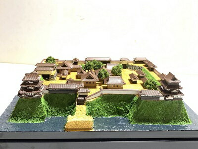 ［完成品］米沢城（山形県米沢市丸の内）　ケース付き　ミニサイズ　続日本100名城　上杉景勝、直江兼続、前田慶次　日本の城　お城　ジオラマ　模型　プラモデル　城郭模型