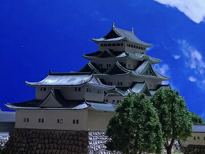 ［完成品］名古屋城　1/700　天守閣周辺のみ　ケース付き　ミニ18サイズ　日本100名城　日本の城　お城　ジオラマ　模型　プラモデル　城郭模型　童友社　JOYJOYコレクション JJ3日本の名城