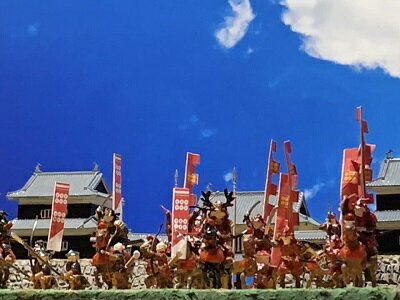 Rakuten - [完成品］上田城（上田市上田）　動かせる!　合戦ジオラマ　ミニサイズ　ケース付き　武将フィギュア付き　お城　ジオラマ　模型　プラモデル　城郭模型