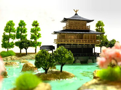 お城のジオラマ鍬匠甲冑屋の[完成品］ 鹿苑寺 金閣寺 ケース付き　ミニ24サイズ　日本の寺　世界遺産　神社・お寺　ジオラマ　模型　プラモデル｜アングル2