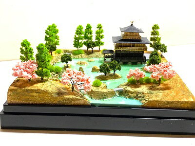お城のジオラマ鍬匠甲冑屋の[完成品］ 鹿苑寺 金閣寺 ケース付き　ミニ24サイズ　日本の寺　世界遺産　神社・お寺　ジオラマ　模型　プラモデル｜アングル3