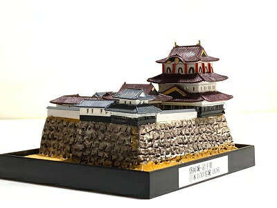 ■006盛岡城・岩手県 城コレ　ケース付き　 日本の城　お城のジオラマ模型　プラモデル　インテリア、雑貨、プレゼント、置物、お祝い、おみやげ、和風、飾り、リビング、玄関、オブジェ、おしゃれ、コレクション、ミニチュア、小物 完成品 お城ミニチュア！コレクションに最適なケース付き。 #歴史 #ミニチュア#お城 ★★城コレ★サンプル画像はこのサイズのジオラマですが、ケース内で作れる範囲での製作となります。 作れない範囲も発生しますのでご了承下さい。★この作品はコレクションケースの土台に直接ジオラマを製作しますのでコレクションケースとジオラマが一体化しております。 ★ 製作期間は製作待ち時間を含めて約30～40日ほど掛かりますが、イベントや誕生日プレゼントなどでお急ぎの場合はご相談ください。 ★季節はお任せとなります。 2