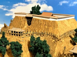 [完成品]　望月支城（甲賀市甲南町杉谷）　ケース付き　ミニサイズ　日本の城　お城　ジオラマ　模型　プラモデル　城郭模型