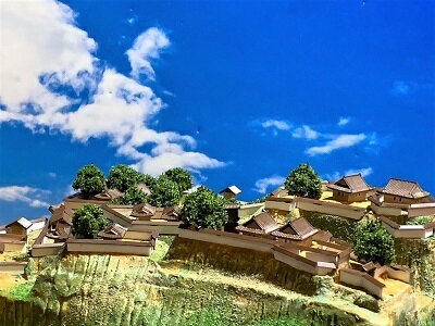 [完成品］滝山城（八王子市滝山）　ケース付き　続日本100名城　ミニサイズ　日本の城　お城　ジオラマ　模型　プラモデル　城郭模型