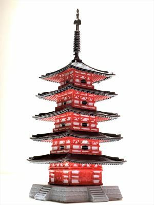 [完成品］ 厳島神社 五重塔　ミニサイズ　建物　ジオラマ　模型　プラモデル 鍬匠甲冑屋★ ★厳島神社 五重塔　ミニサイズ　建物　ジオラマ　模型　プラモデル　★サイズ 　65×56×120mm (台座なしで塔のみ)★サイズ　127×89×130mm(台座付き)★台座付きと台座なしをご選択頂けますので、単体で飾って貰ったり他の模型と並べたりの選択が可能となります。 ★ 製作期間は約10〜15日ほど掛かります。★背景空は含まれておりません。 2