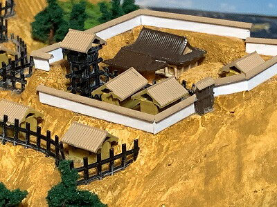 [完成品］寺前城（甲賀市甲南町新治）　ケース付き　ミニサイズ　　日本の城　お城...