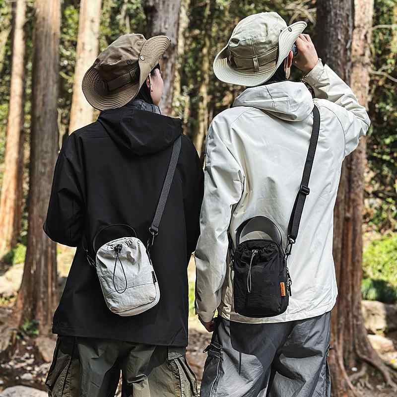ショルダーバッグ メンズ 男性用 アウトドア 登山 キャンプ カジュアル 旅行 大容量 収納 水筒ホルダー スマホポーチ 財布 ナイロン 耐摩耗性 斜め掛け 手提げ 切り替え 高級感 katyouhugetu-10131077 毎日の雑貨屋さん サンプル画像3