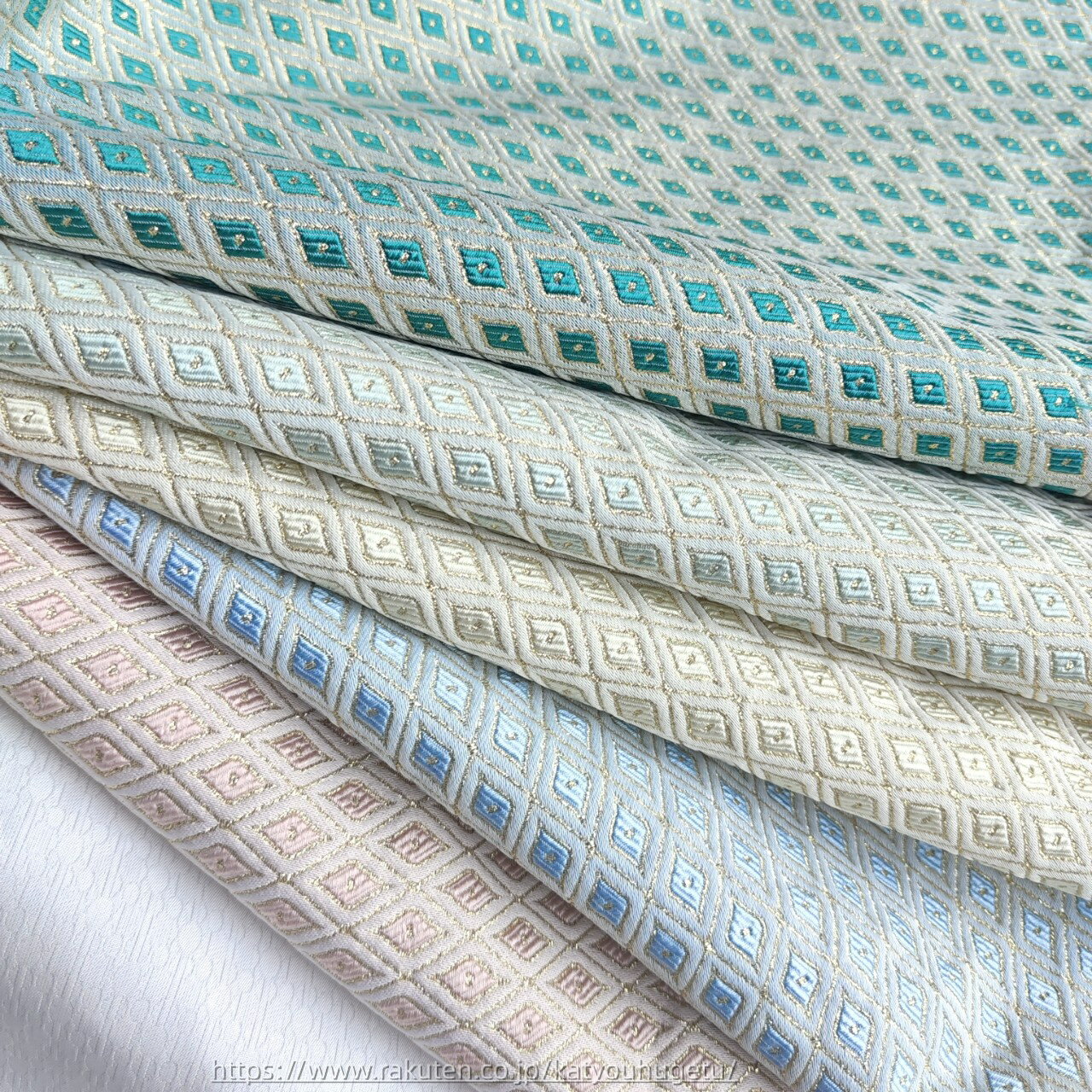 【時間限定10%OFFク一ポン】送料無料 135cm幅 長さ95cm+95cm ジャカード生地 エンボス生地 生地 布 布地 ぬの きじ 色織り 肌理感 菱柄 チェック柄 幾何学柄のレイアウト 緑 アイボリー ブルー グリーン ベージュ 楽天海外通販