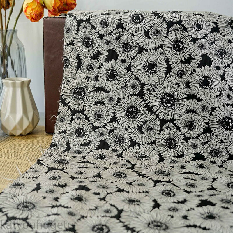 【時間限定10%OFFク一ポン】送料無料 125cm幅 90cm単位 生地 布 布地 きじ ジャカード生地 色織り 花柄 菊柄 黒 白 ブラック ホワイト 楽天海外通販