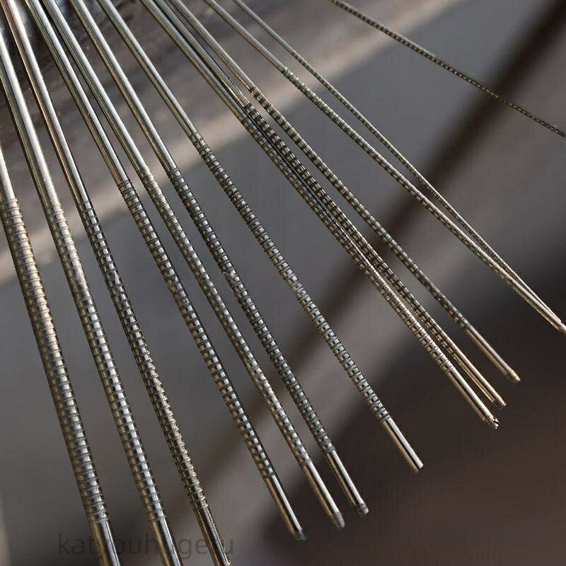 ギター・マンドリン・ベース・ウクレレ・バンジョーなどの弦楽器に持ち運び便利！コンパクトなナット溝研磨・調整用のヤスリセットです。【サイズについて】画像をご参照ください。【素材について】合金【カラーについて】生産ロットにより柄の出方や色の濃淡が異なる場合がございます。お使いのモニターや撮影時の光の加減などにより画像と実際の商品のカラーが異なる場合もございます。予告なしにカラーやデザインなどの変更がある場合もございます。