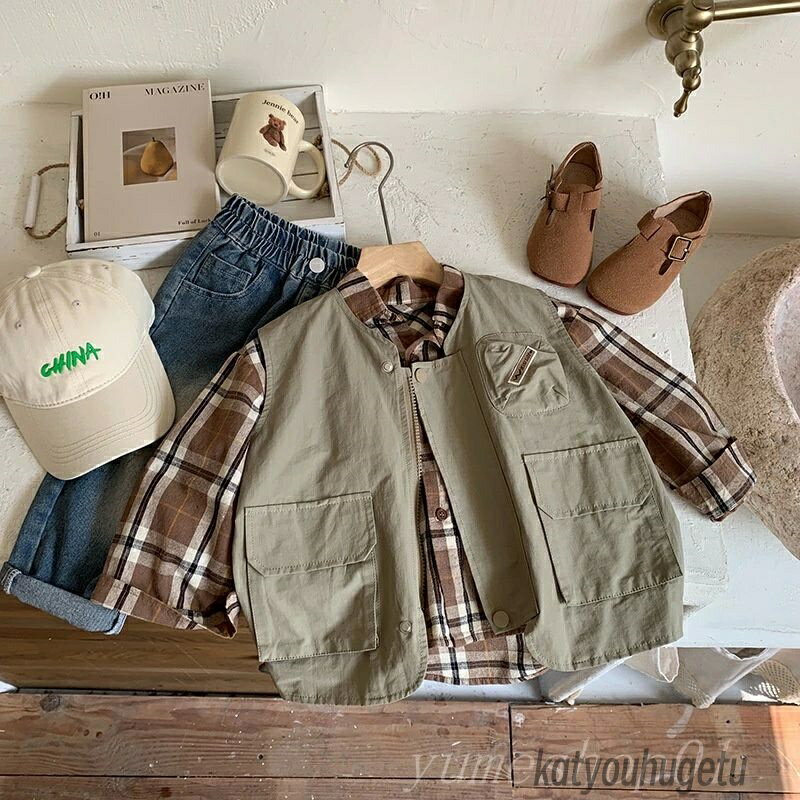 子供の秋の馬甲2024の新しい子供服の男の子の韓国版の工装の上着の赤ちゃんの洋風の百合のカジュアルな..