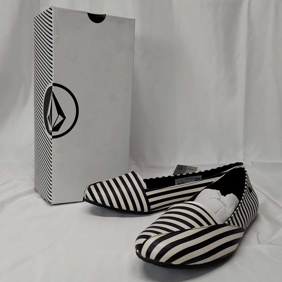 【中古】ボルコム [アウトレット品] GAME ON ストライプ シューズ スリッポン 24cm ブラック ホワイト ..