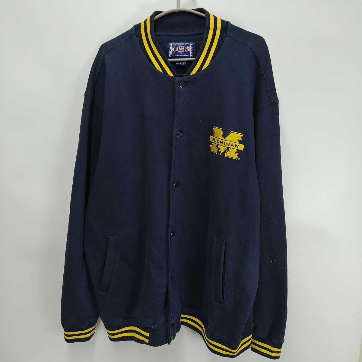 【中古】CHAMPS ミシガン大学 ウルヴァリンズ Michigan Wolverines ボタンダウン スウェット ジャケット スタジャン …