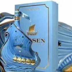 ラーセン スカイブルー シップ 700ml 40度 ライトブルー 箱付 (Larsen Sky Blue Viking Ship Fine Champagne Cognac)…