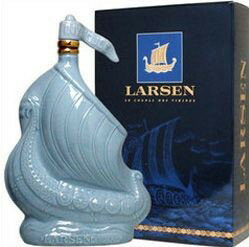 ラーセン アイシーブルー スカルプチャーシップ 700ml 40度 箱付 (Larsen Icy Blue Sculpture Viking Ship Fine Champagne Cognac) ラーセン アイシー ブルー スカルプチャー シップ ブランデー コニャック ランイング kawahc お礼 御礼 ホワイトデー贈って喜ばれる