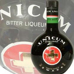 ウニクム 500ml 40度 UNICUM ハーブリキュール リキュール種類 ハンガリー産 Hungary kawahc お歳暮 嬉しい 御歳暮 お礼 御礼 ギフト プチギフトにオススメ 贈って喜ばれるプレゼント 河内屋 プチギフト 内祝い ギフト 退職祝い 結婚祝い 新生活