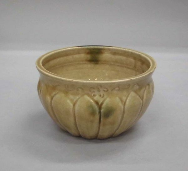 菊彫黄瀬戸　建水