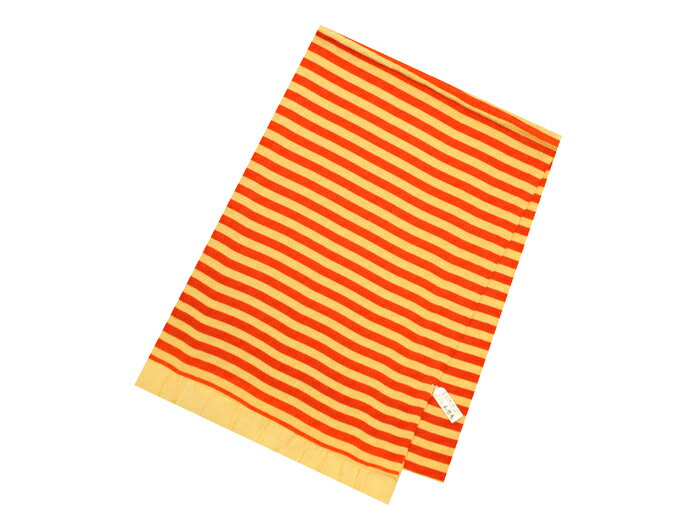 ◆ご紹介商品の色は「日本の伝統色　和色大辞典」を参照しております。 　またモニターや端末の設定により色の表示には差異が生じる場合がございます。 　ご了承くださいませ。やわらかですがコシがある質感の縮緬が2色のボーダーに染められた帯揚げのご紹介です。 お洒落な配色で、着こなしに個性を演出していただくのにぴったりな一点です。 淡黄（たんこう）色と赤橙（あかだいだい）色の組み合わせ。 ポップで楽しい一点は、お出かけの気分も盛り上げてくれそうです。 素材違いで4色ございます。 ★色違いは以下をご覧ください↓ 「帯揚げ　縞　青磁鼠色×曙色」 「帯揚げ　縞　淡水色×花緑青」 ※商品ページがない場合は売り切れとなっております。 ※こちらの商品は配送日時指定を承ることが出来ませんので、ご了承くださいませ。