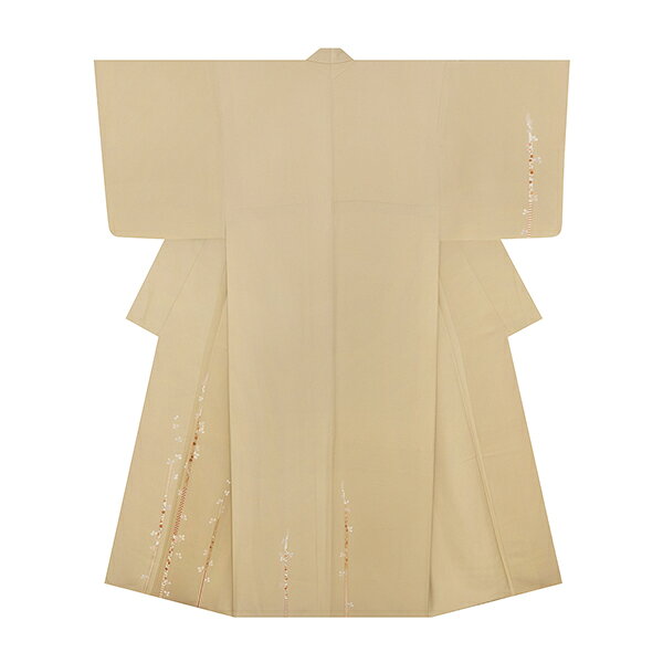 ◆サイズ 身丈：167 cm ／4 尺 4 寸 2 分 裄丈：65（+4） cm ／1 尺 7 寸 2 分 袖丈：49.5 cm ／1 尺 3 寸 1 分 前巾：26.5 cm ／7 寸 0 分 後巾：30.2 cm ／8 寸 0 分 衽巾：15.2 cm ／4 寸 0 分 褄下：78.8 cm ／2 尺 0 寸 8 分 袖巾：33.5（+1） cm ／8 寸 9 分 ◆詳細 状態：未着用品 付属品：なし ◆ご紹介商品の色は「日本の伝統色　和色大辞典」を参照しております。 　またモニターや端末の設定により色の表示には差異が生じる場合がございます。 　ご了承くださいませ。 ◆寸法・採寸についての詳細はこちら ◆お仕立て替えや一部寸法直し等も当店にて承っております。 　上記【商品についてのお問い合わせ】、またはお電話・メールにてお気軽にご相談ください。しっかりとした質感の一越ちりめんの生地が、淡く綺麗なベージュ・亜麻色に染められ、上前や袖には萩がディフォルメされて、幹が細い縞のような短冊のような形に取られ、その中に小さな市松模様や疋田模様、花唐草などの小さな模様が手描きの友禅で細やかに描き込まれ、縞のまわりには萩の葉やお花が描かれた、とても気品のある附下のお着物です。 京都の老舗の染屋さんが制作されたような雰囲気を持っていて、さりげない細やかな模様にも金彩や手刺繍が施され、上質なものが持つ独特の気品のある佇まいとなっています。 縞の部分だけでなく、まわりにも萩の葉やお花が添えられていることで柔らかさとしなやかさが現れて、活き活きとした臨場感も感じられます。 伝統的な良さとモダンさが相まった、上品で素敵なお着物となっています。 こちらのお着物ですと、錦織や唐織などの帯を合わされたり、有職文様や名物裂的な文様の帯を合わされたりして、お茶のお席や和のお稽古の発表会などにお召しになるのも良いですし、少し改まったお食事の会やご挨拶のご訪問、カジュアルパーティーなどにお召しになっても良いと思います。 細い縞の中に、菊や紅葉、橘などが唐草の形に描かれていたり、とても細かい疋田模様が入れられていたりしますが、シックな地色に模様のときがら茶色や水柿色がとても映えて、さりげない華やかさをもたらしています。 フォーマルの装いを素敵に演出してくれることと思える、とても品の良い輝きのある大変おすすめの一点です。 【お品物につきまして】 未着用のとても良い状態となっています。 ガード加工が施されています。 裄丈を4cm（袖巾を1cm）出す事が可能です。 お直し等につきましてはお気軽にご相談くださいませ。 地の色は亜麻色「和色大辞典　#e8d9ba」 模様の色はときがら茶「和色大辞典　#e08e70」 水柿「和色大辞典　#e4ab9b」 白橡（しろつるばみ）「和色大辞典　#cbb994」 葉の色は蘇芳香（すおうこう）「和色大辞典　#a86965」 白橡（しろつるばみ）象牙色「和色大辞典　#f8f4e6」 をご参照下さい。 ▼▼▼着物とご一緒にガード加工がオススメです！▼▼▼