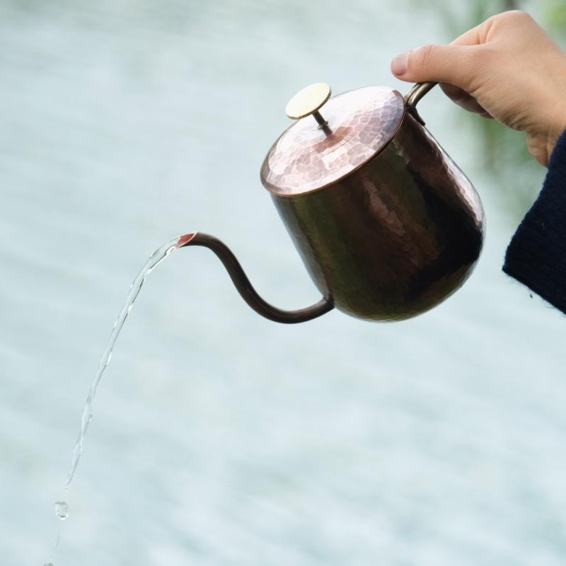 ドリップポット 銅 コーヒー ポット レトロ アンティーク 醸造 ケトル 沸騰 水 お茶作り 耐久性 琥珀色 少量生産 個性的 おしゃれ