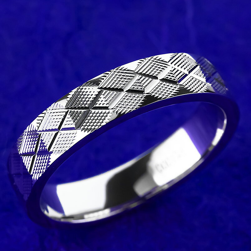 最短発送商品はこちらから♪お勧めポイント 立体感のあるジオメトリックなカット模様が光を受けてキラキラと輝き手元に華やかな存在感のある指輪表面にカットを施すことで高純度のリングの使用時の傷を目立ちにくくし日常使いしやすいデザイン落ち着いた上品...