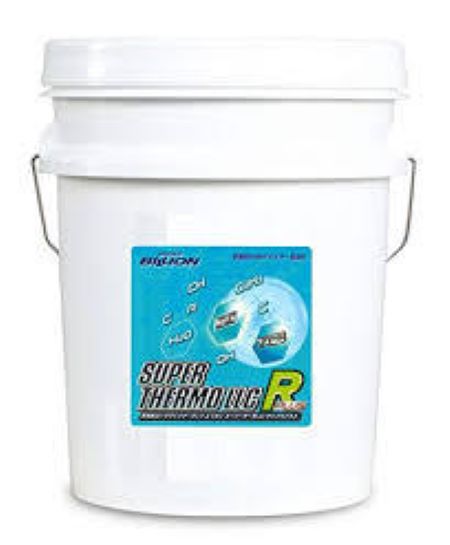 【商品説明】 ☆BILLION　SUPER THERMO LLC 　ビリオン スーパーサーモ LLC ○Rプラス (R Plus) ○容量：20リットル ○品番：BSL-RP20 ○サーキット・ストリートでの優れた冷却性能と 　ロングライフ性能を両立させたスポーツクーラント ・チューニングエンジンやハイパワーエンジンに対応する、 　TGBグリエサー配合の高性能ロングライフクーラントです。 ・通常のLLCに比べて、沸騰により発生する泡が極めて小さく、 　液化しやすいため、熱吸収性、放熱性に優れます。 ・もちろんハードなサーキット走行にも威力を発揮します。 ★新素材TGBグリクサー配合!! ◎TGBグリクサー配合 ・熱交換スピードに優れる驚異の新素材。 　熱の吸収→放熱を素早く効率的に行えますので、 　クーラントが高速循環する高回転域でも、確実な冷却が可能です。 ◎エチレングリコールベース ・不凍効果のあるエチレングリコールがベースです。 　ライフにも優れますので、オールシーズン長期間にわたる使用が可能です。 ◎消泡性UP ・低回転用、高回転用の2種類の消泡剤をブレンドして配合。 　発生する気泡を大幅に抑制するだけでなく、発生後、気泡を素早く液化させます。 ◎脱塩水使用 ・塩素成分を含まない純度の高い脱塩水を使用して、希釈していますので、 　劣化に強く、冷却水路のコンディションを長期間にわたり維持します。 ◎強力防錆剤配合 ・一般クーラントの防錆剤では、すぐに破壊されてしまう、 　高温、高振動といったスポーツ走行特有の厳しい状況下でも、 　強力防錆剤の配合により、頑丈な防錆膜を形成します。 ※画像はメーカーHP掲載の参考となります。 ※取扱い説明書はメーカーHPにて確認いただけます。 【送料】 ◎全国一律 送料無料!!（北海道・本州・四国・九州） ※沖縄県および離島は送料着払いとなります。 ※商品発送期間 ◎メーカー在庫が有る場合 　注文確定(銀行振込は入金確認後)から1〜3営業日で発送となります。 ◎メーカー在庫が欠品場合 　ご入金確認後の入荷ご予約にて納期が長期かかる場合があります。 　決済確認後、当〜翌営業日までに改めて発送日のご連絡をさせていただきます。 ※お急ぎな方はご注文に必ず「納期問合せ」をお願い致します。　